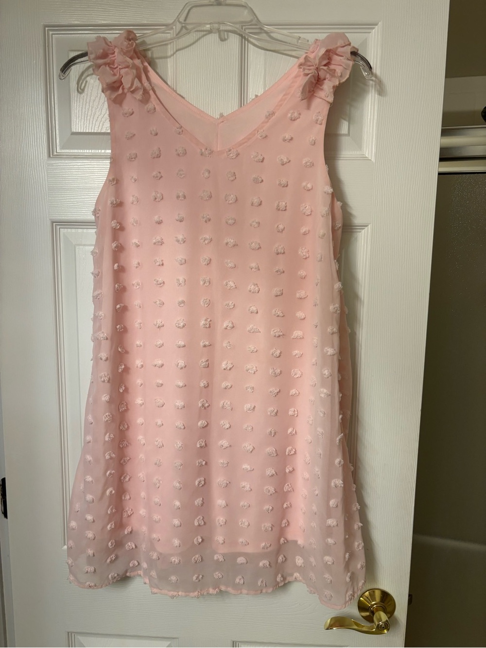 Great condition Women’s light pink overlay dress. Sz L.
